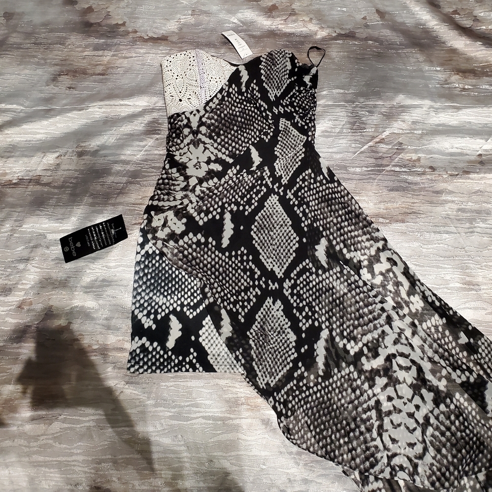Bebe dress size M, beautiful, never worn